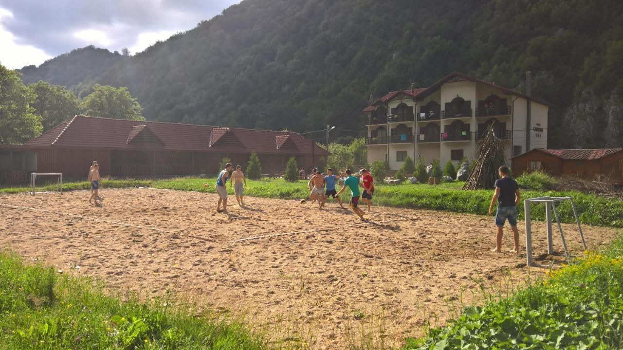 Hotel Carpathia เรเมซิ ภายนอก รูปภาพ