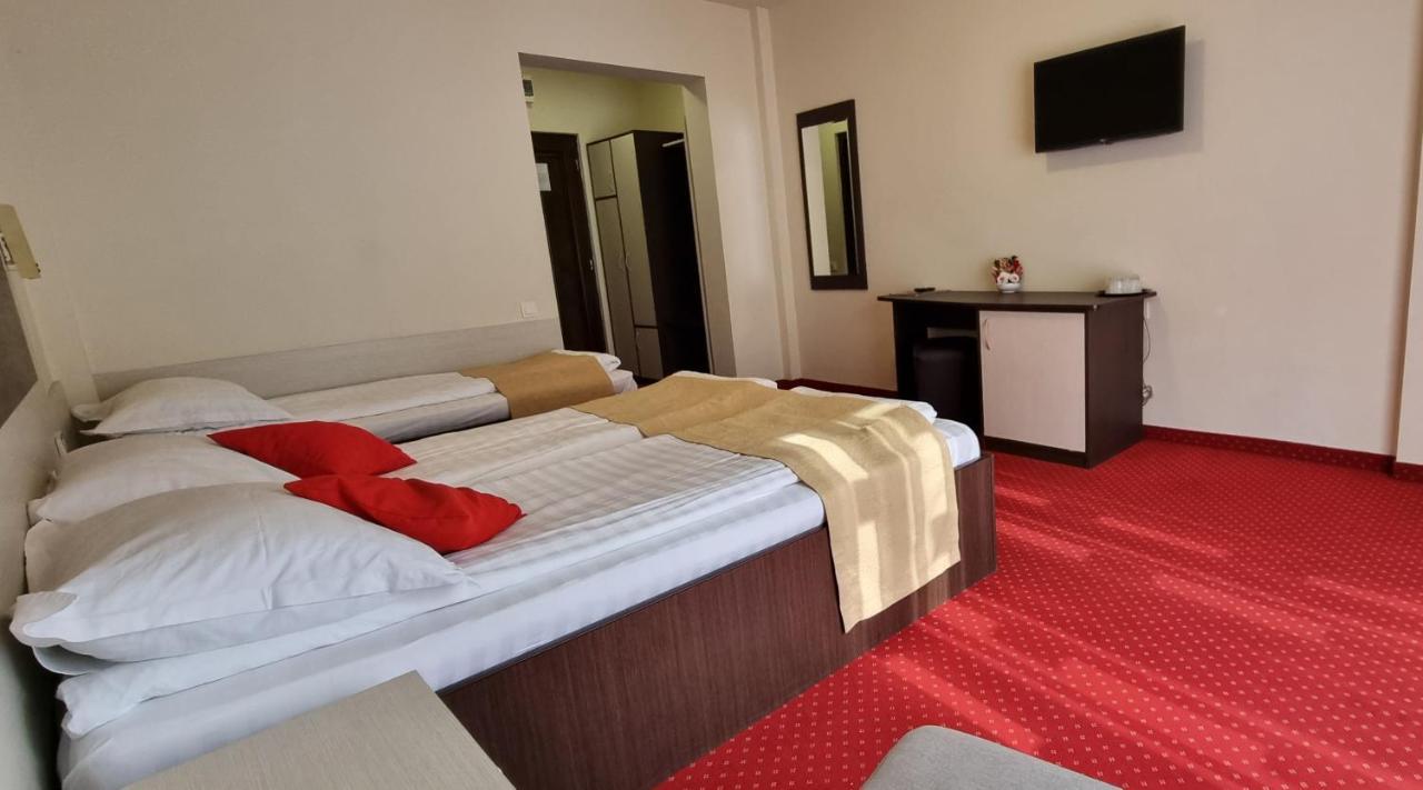 Hotel Carpathia เรเมซิ ภายนอก รูปภาพ
