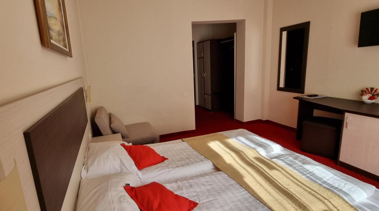 Hotel Carpathia เรเมซิ ภายนอก รูปภาพ